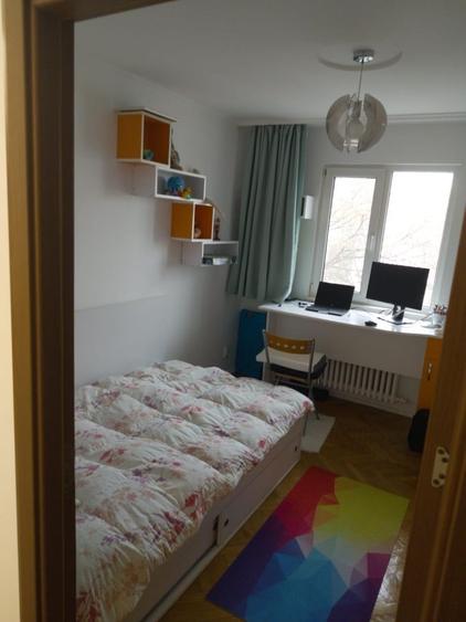 Apartament cu 3 camere semidecomandat în Gorjului