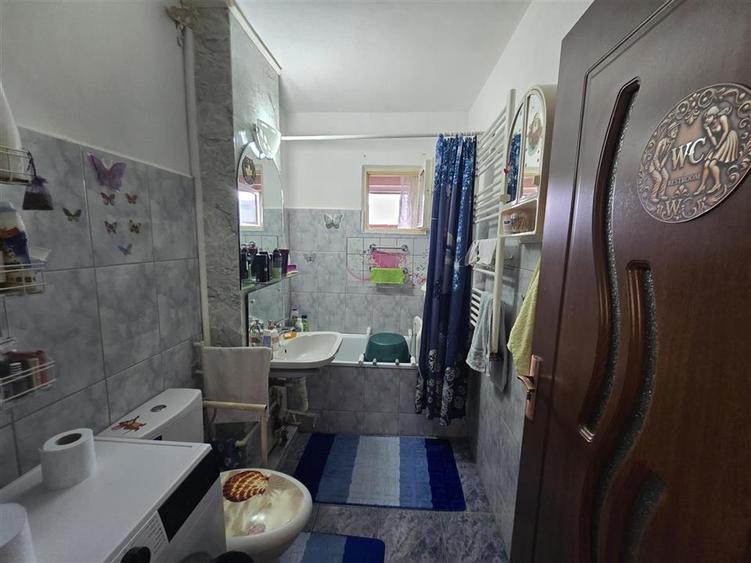 Apartament cu 4 camere decomandat, mobilat în Exterior Est
