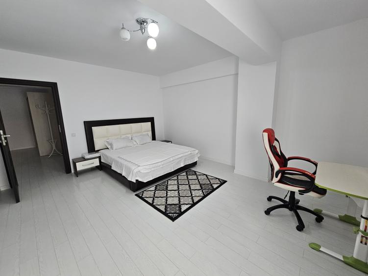 Apartament cu 3 camere decomandat, mobilat în Faleza Nord