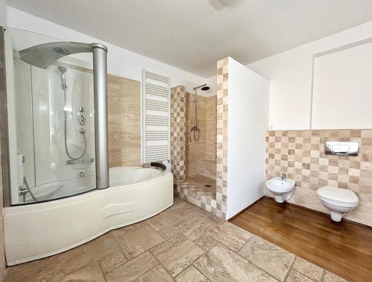 Duplex cu 8 camere cu Canalizare în Iancu Nicolae