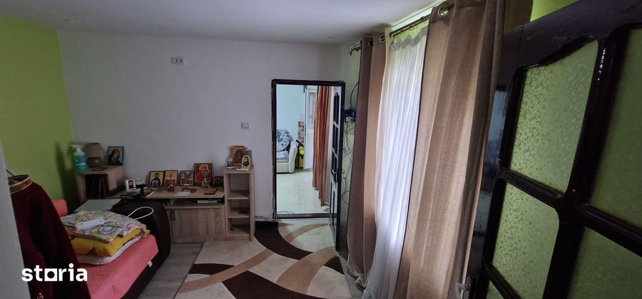 Casă cu 6 camere decomandat cu Teren 399 Mp în Central