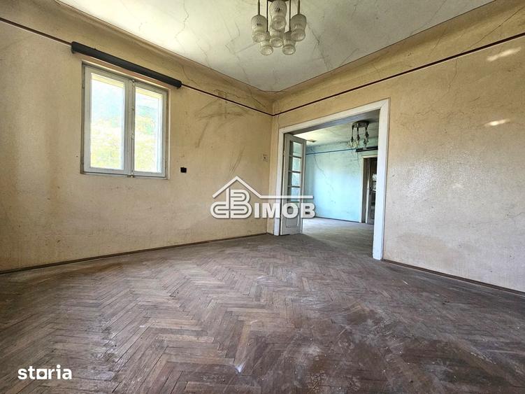 Casă cu 4 camere cu Teren 995 Mp în Ulmi