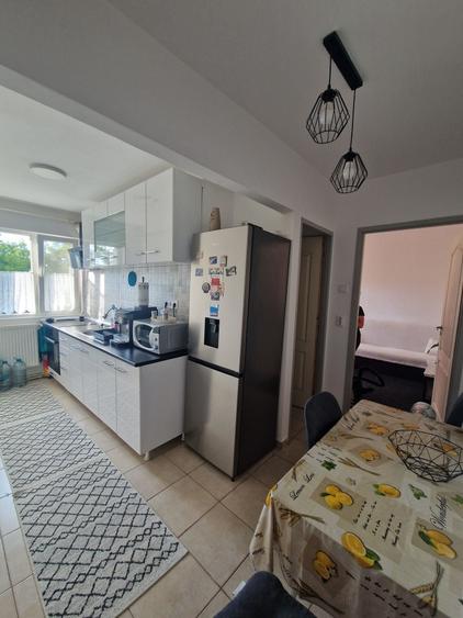 Apartament cu 3 camere semidecomandat în Central