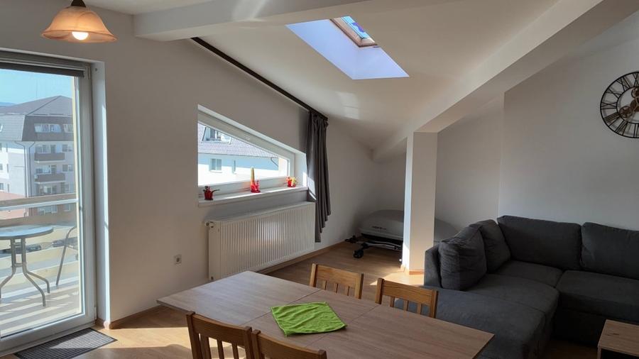 Apartament cu 2 camere decomandat, mobilat în Sânpetru