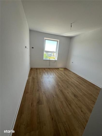 Apartament cu 4 camere decomandat în Dumbrăvița