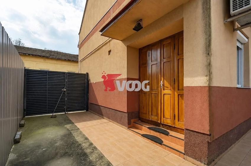 Casă cu 5 camere cu Teren 392 Mp în Central