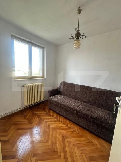 Apartament cu 3 camere semidecomandat, mobilat în Nord-Vest