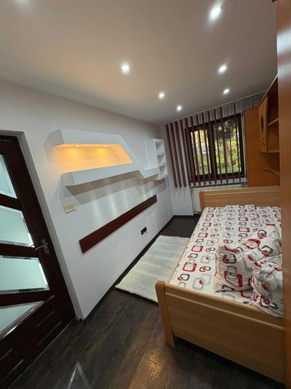Apartament cu 3 camere semidecomandat în Cetate