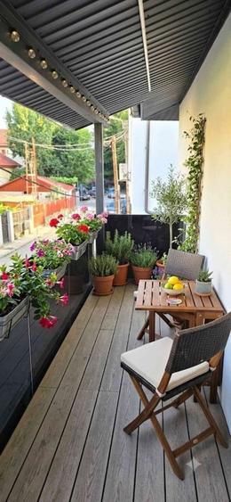 Casă cu 5 camere cu Teren 270 Mp în Văcăresti
