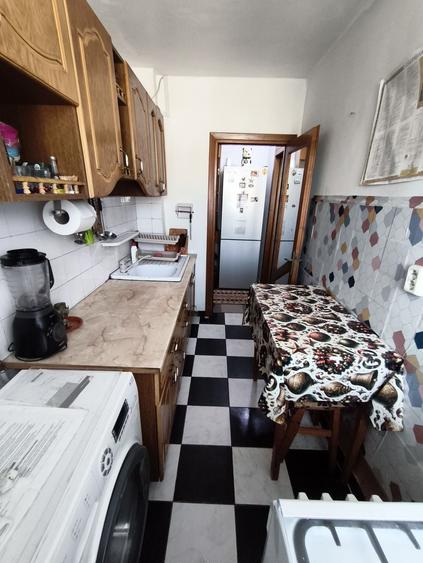 Apartament cu 3 camere semidecomandat în Dărmănești