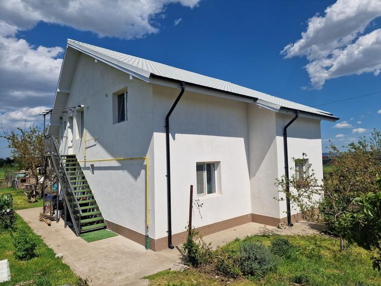 Casă cu 4 camere cu Teren 900 Mp în Tătarca