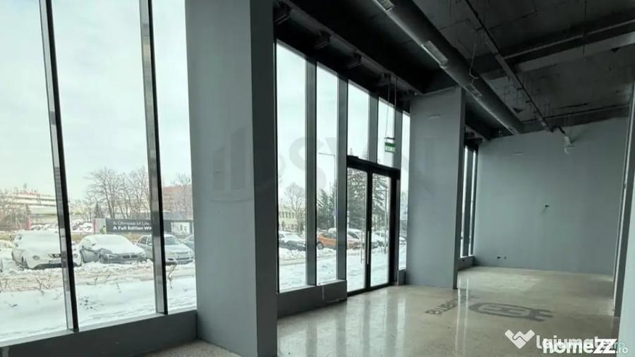 Spațiu comercial, de 265 mp, în Petricani