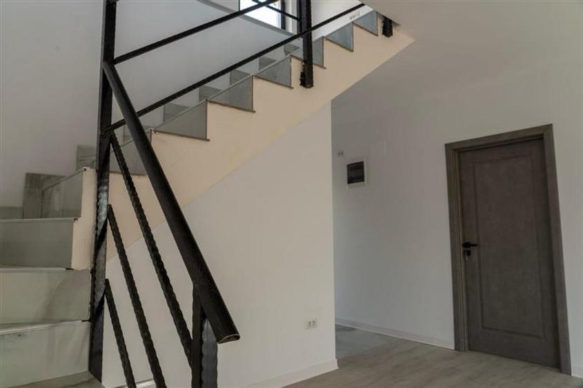 Casă cu 4 camere cu Teren 400 Mp în Berceni