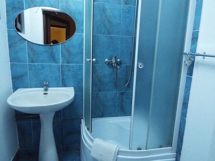 Casă cu 8 camere cu Teren 500 Mp în Iosia