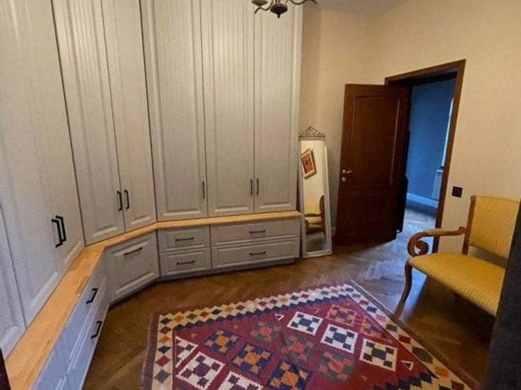Casă individuală cu 6 camere cu Canalizare în Tineretului