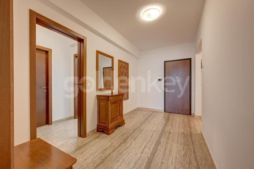 Apartament cu 4 camere decomandat în Dacia
