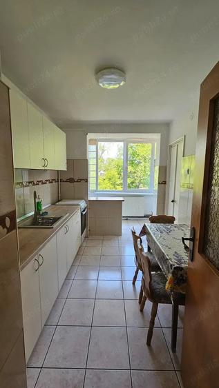 Apartament cu 4 camere decomandat în Tipografilor