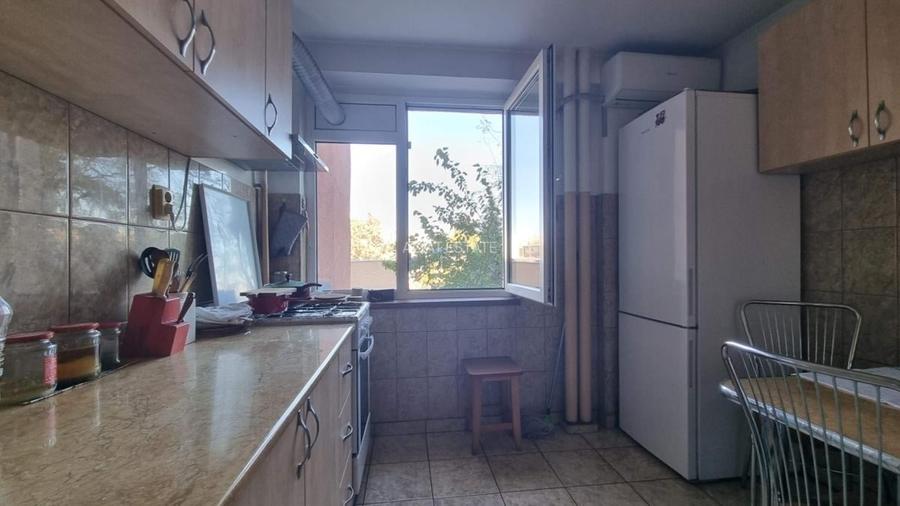 Apartament cu 3 camere semidecomandat în Ștefan cel Mare