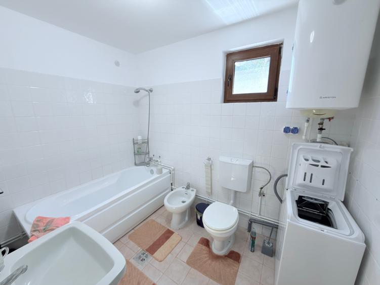Casă individuală cu 2 camere cu Teren 890 Mp în Central