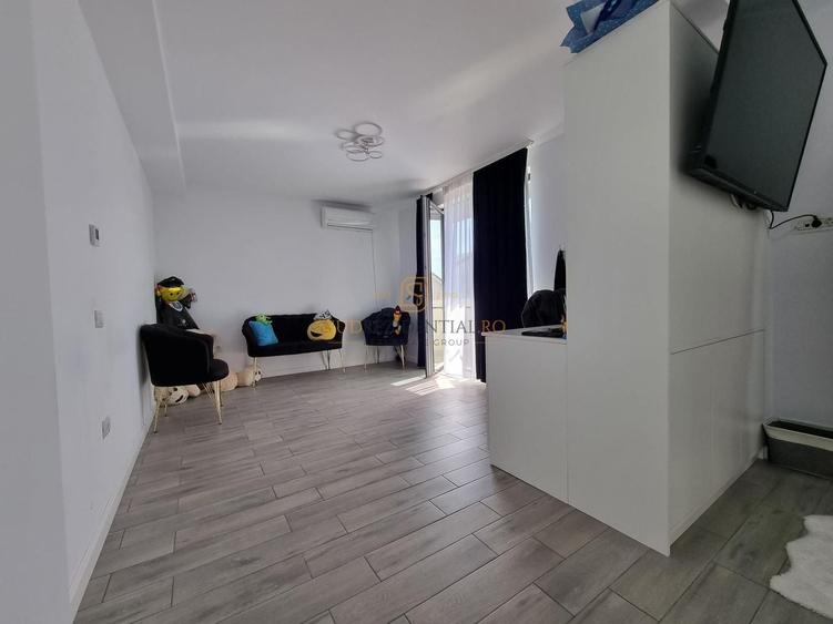 Casă individuală cu 5 camere cu Piscina în Exterior Est