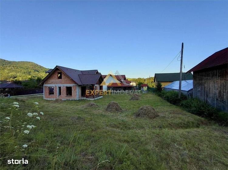 Casă cu 4 camere în Băița