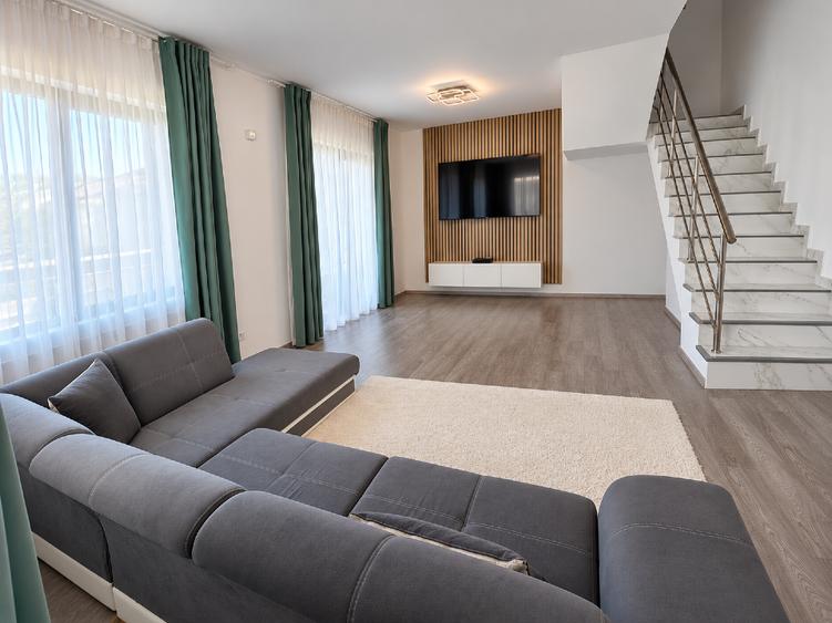 Duplex cu 5 camere cu Canalizare în Central