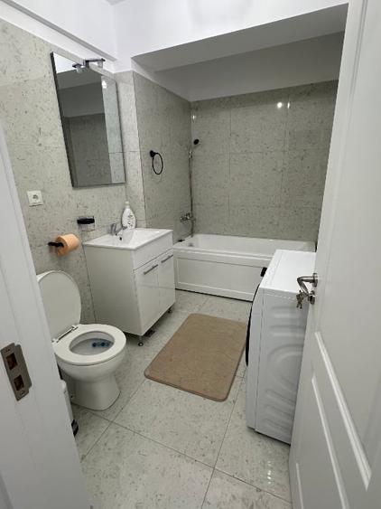 Apartament cu 2 camere decomandat, mobilat în Central