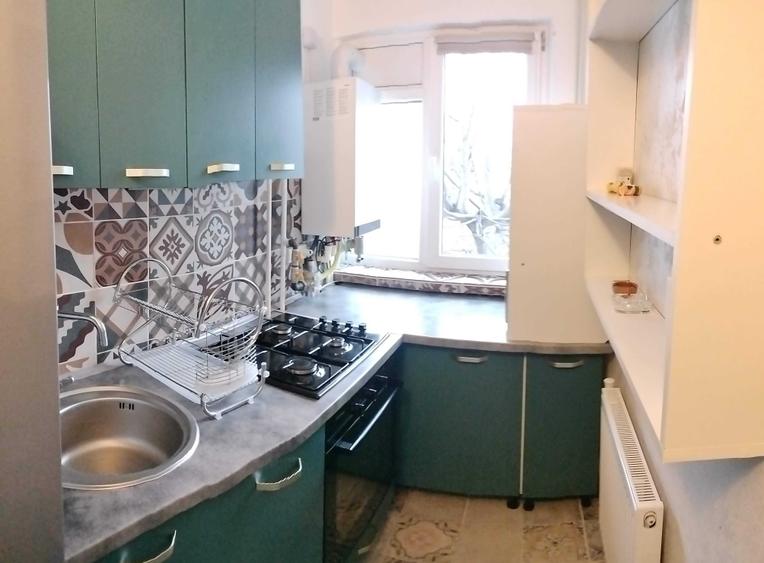 Apartament cu 3 camere semidecomandat în Popoveni