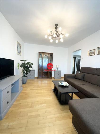 Apartament cu 3 camere decomandat în Central