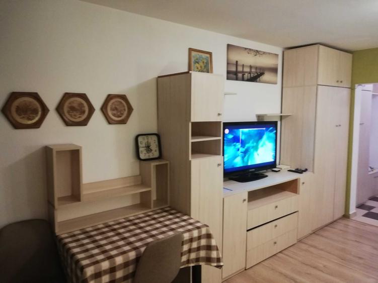 Garsonieră decomandată în Podul de Piatră
