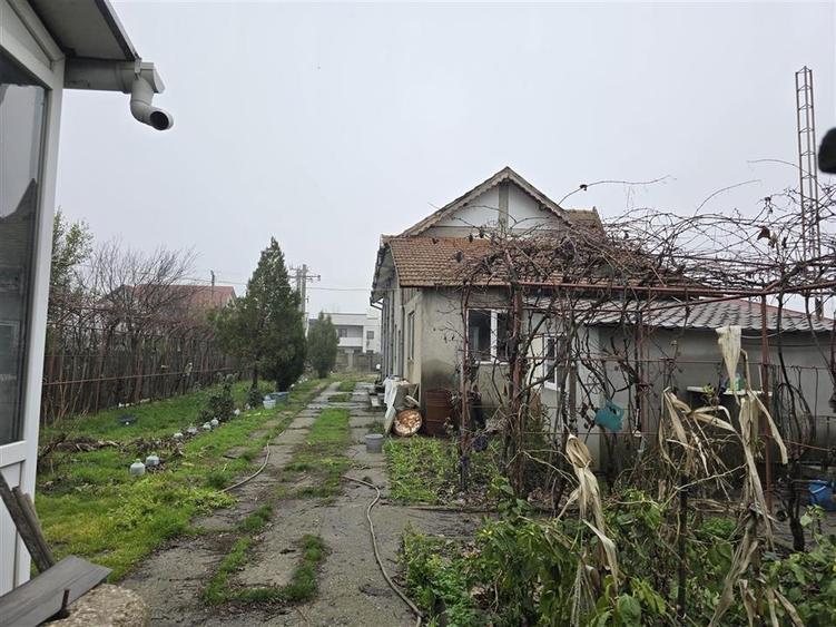 Casă individuală cu 4 camere cu Teren 2083 Mp în Pielești