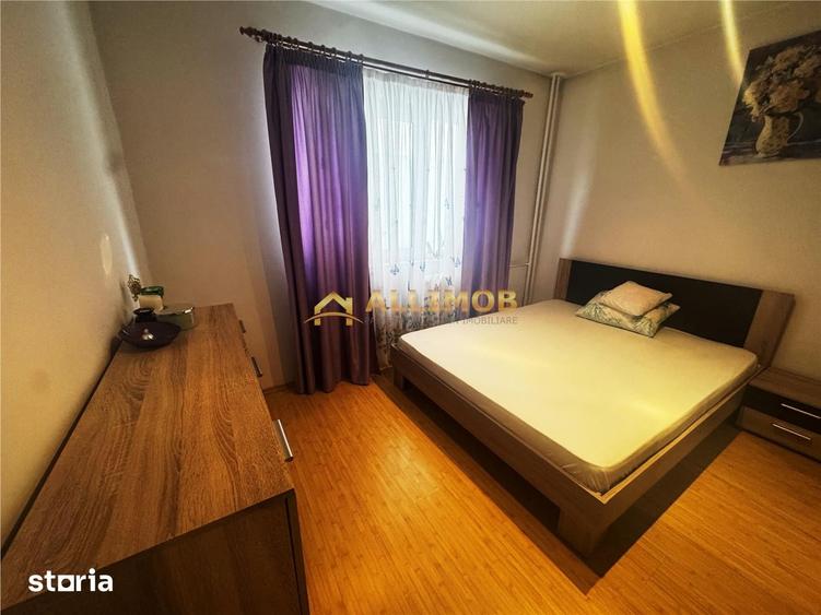 Apartament cu 2 camere decomandat în Republicii