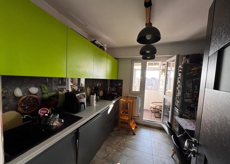 Apartament cu 3 camere semidecomandat, mobilat în Militari