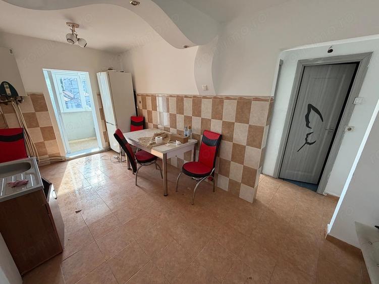 Apartament cu 2 camere decomandat în Industrială