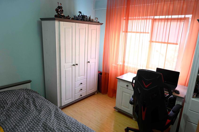 Apartament cu 3 camere decomandat în Prundu