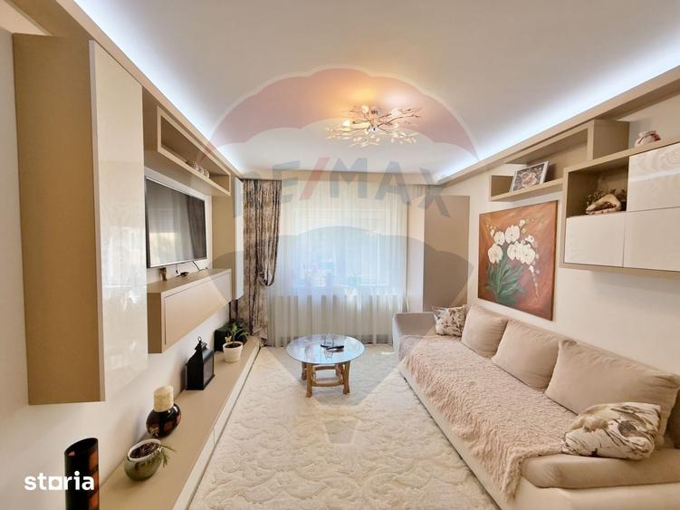 Apartament cu 4 camere semidecomandat în Central