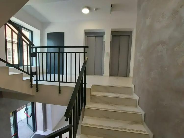 Apartament cu 3 camere decomandat în 13 Septembrie