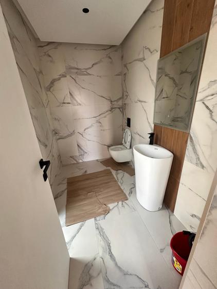 Duplex cu 5 camere cu Canalizare în Est