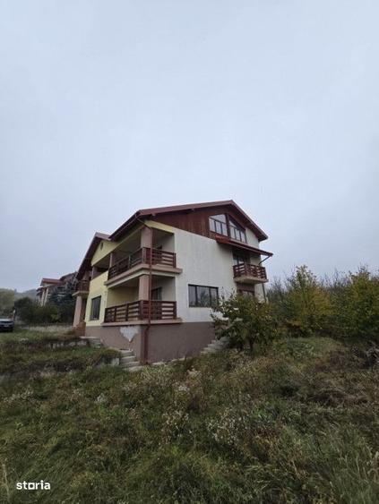 Casă cu 4 camere în Fântânele