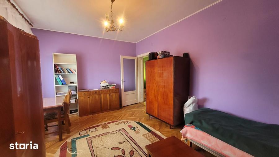 Casa solida ?i spa?ioasa in centrul ora?ului Livada - 3