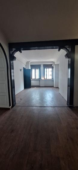Apartament cu 4 camere decomandat în Magheru