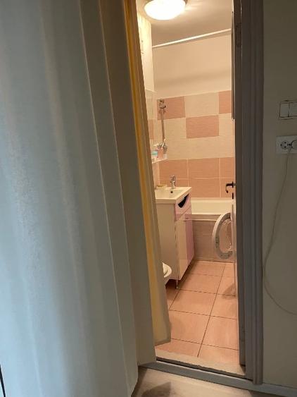 Apartament cu 2 camere semidecomandat în P-ța Victoriei