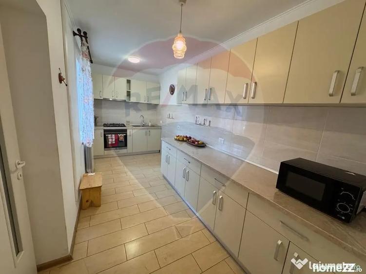 Casă cu 6 camere cu Teren 1263 Mp în Dărmănești