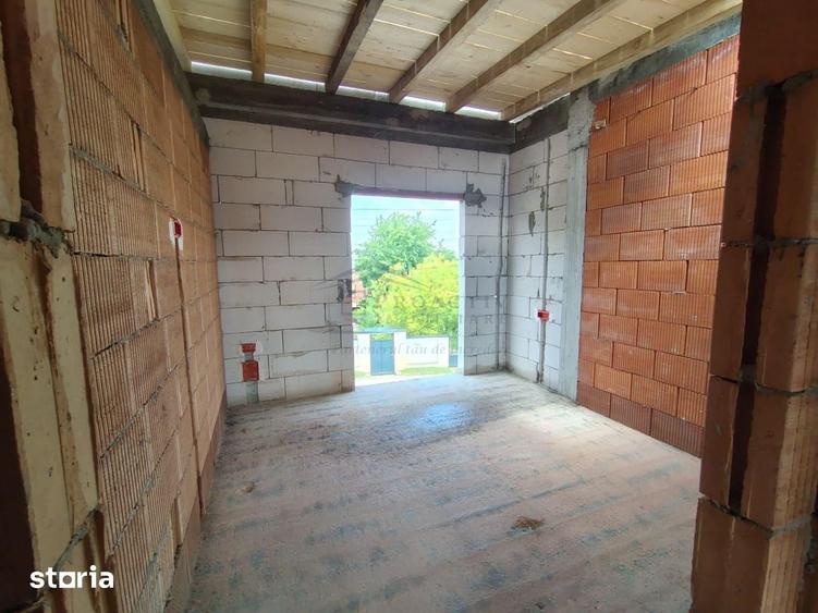 Casă cu 4 camere cu Teren 320 Mp în Ipotești