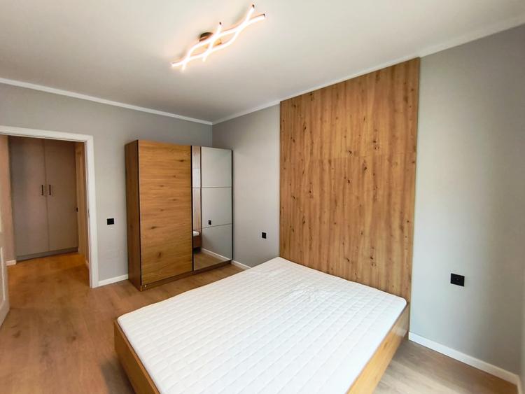 Apartament cu 3 camere semidecomandat în Florești