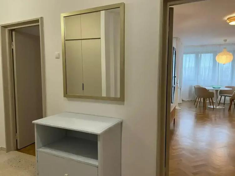 Apartament cu 3 camere semidecomandat, mobilat în Vatra Luminoasă