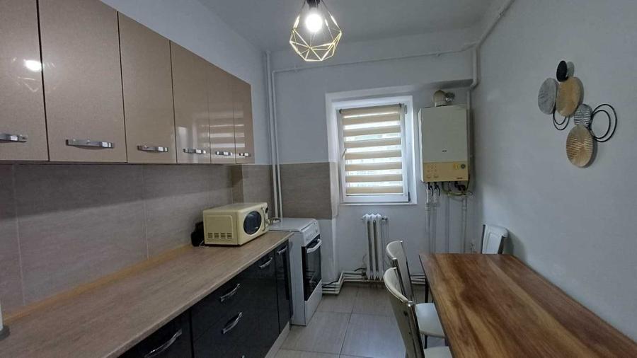 Apartament cu 3 camere decomandat în Gară