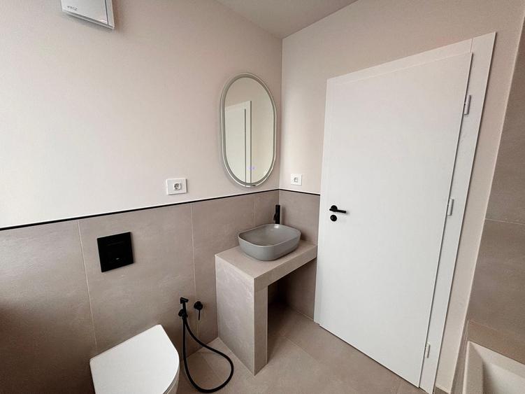 Apartament cu 3 camere decomandat, mobilat în Voluntari