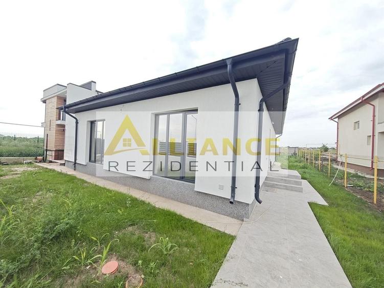Casă individuală cu 4 camere decomandat cu Canalizare în Berceni