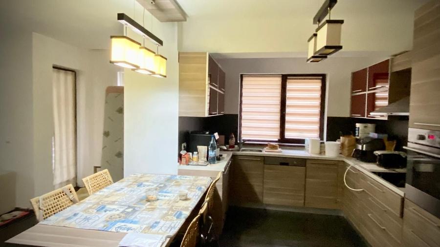 Apartament cu 3 camere decomandat, mobilat în Calea Dumbrăvii